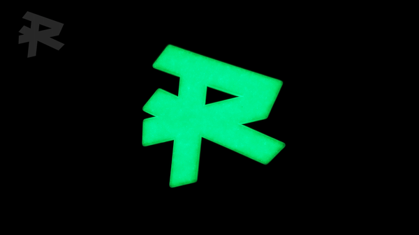 R EYE GLOW-IN-THE-DARK PATCH